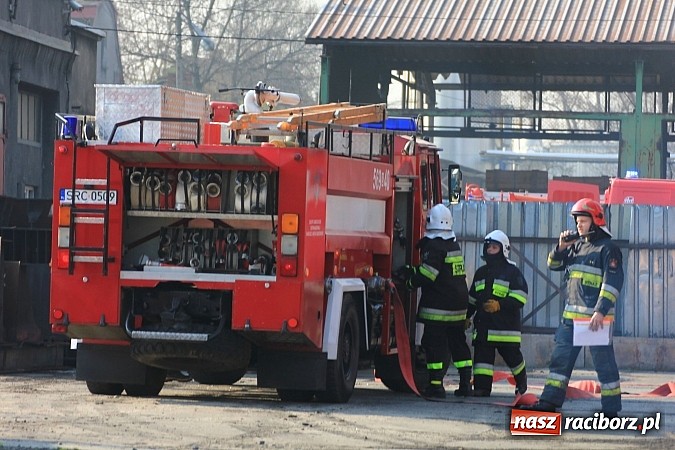 Zdjęcie w galerii na portalu naszraciborz.pl: Manewry 2013 - pożar w SGL Carbon. W akcji kilkadziesiąt zastępów z Polski i Czech wiadomości z regionu