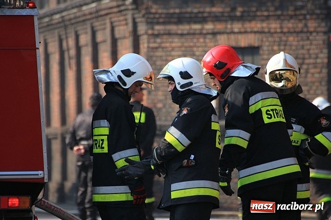 Zdjęcie w galerii na portalu naszraciborz.pl: Manewry 2013 - pożar w SGL Carbon. W akcji kilkadziesiąt zastępów z Polski i Czech wiadomości z regionu