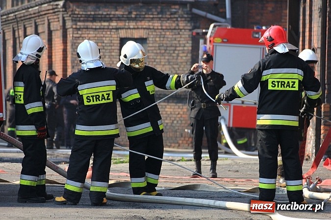 Zdjęcie w galerii na portalu naszraciborz.pl: Manewry 2013 - pożar w SGL Carbon. W akcji kilkadziesiąt zastępów z Polski i Czech wiadomości z regionu