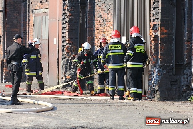 Zdjęcie w galerii na portalu naszraciborz.pl: Manewry 2013 - pożar w SGL Carbon. W akcji kilkadziesiąt zastępów z Polski i Czech wiadomości z regionu