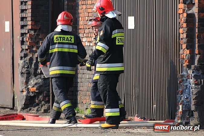 Zdjęcie w galerii na portalu naszraciborz.pl: Manewry 2013 - pożar w SGL Carbon. W akcji kilkadziesiąt zastępów z Polski i Czech wiadomości z regionu