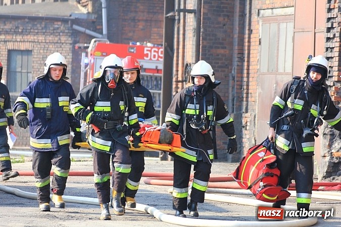 Zdjęcie w galerii na portalu naszraciborz.pl: Manewry 2013 - pożar w SGL Carbon. W akcji kilkadziesiąt zastępów z Polski i Czech wiadomości z regionu