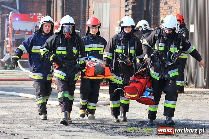Zdjęcie w galerii na portalu naszraciborz.pl: Manewry 2013 - pożar w SGL Carbon. W akcji kilkadziesiąt zastępów z Polski i Czech wiadomości z regionu