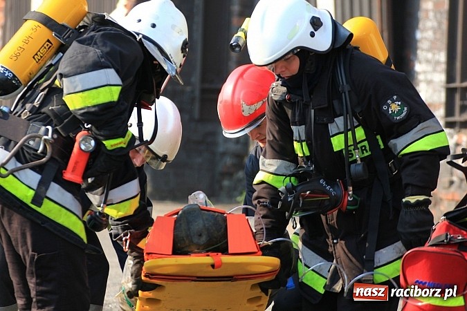 Zdjęcie w galerii na portalu naszraciborz.pl: Manewry 2013 - pożar w SGL Carbon. W akcji kilkadziesiąt zastępów z Polski i Czech wiadomości z regionu