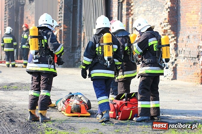 Zdjęcie w galerii na portalu naszraciborz.pl: Manewry 2013 - pożar w SGL Carbon. W akcji kilkadziesiąt zastępów z Polski i Czech wiadomości z regionu