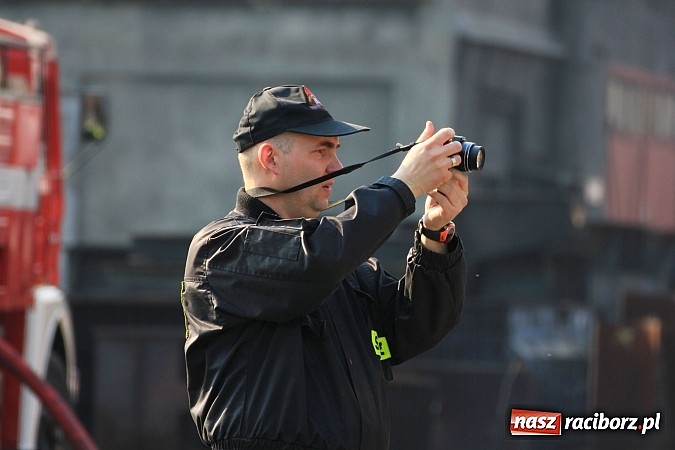 Zdjęcie w galerii na portalu naszraciborz.pl: Manewry 2013 - pożar w SGL Carbon. W akcji kilkadziesiąt zastępów z Polski i Czech wiadomości z regionu