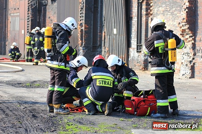 Zdjęcie w galerii na portalu naszraciborz.pl: Manewry 2013 - pożar w SGL Carbon. W akcji kilkadziesiąt zastępów z Polski i Czech wiadomości z regionu