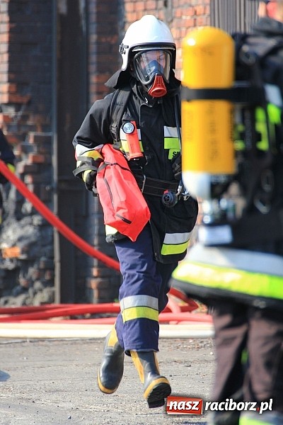 Zdjęcie w galerii na portalu naszraciborz.pl: Manewry 2013 - pożar w SGL Carbon. W akcji kilkadziesiąt zastępów z Polski i Czech wiadomości z regionu
