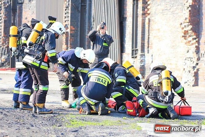 Zdjęcie w galerii na portalu naszraciborz.pl: Manewry 2013 - pożar w SGL Carbon. W akcji kilkadziesiąt zastępów z Polski i Czech wiadomości z regionu