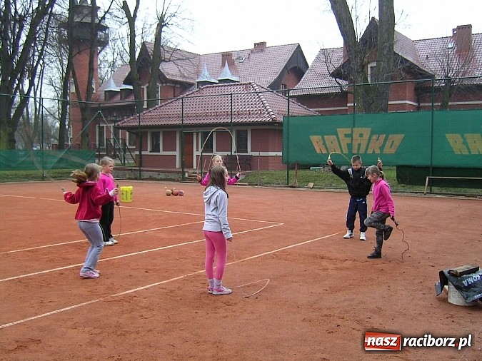 Zdjęcie w galerii na portalu naszraciborz.pl: Treningi na korcie tenisowym 