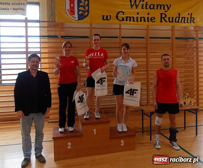 Zdjęcie w galerii na portalu naszraciborz.pl: Badminton amatorów wiadomości z regionu