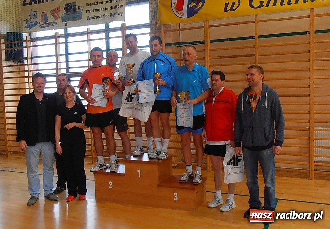 Zdjęcie w galerii na portalu naszraciborz.pl: Badminton amatorów wiadomości z regionu