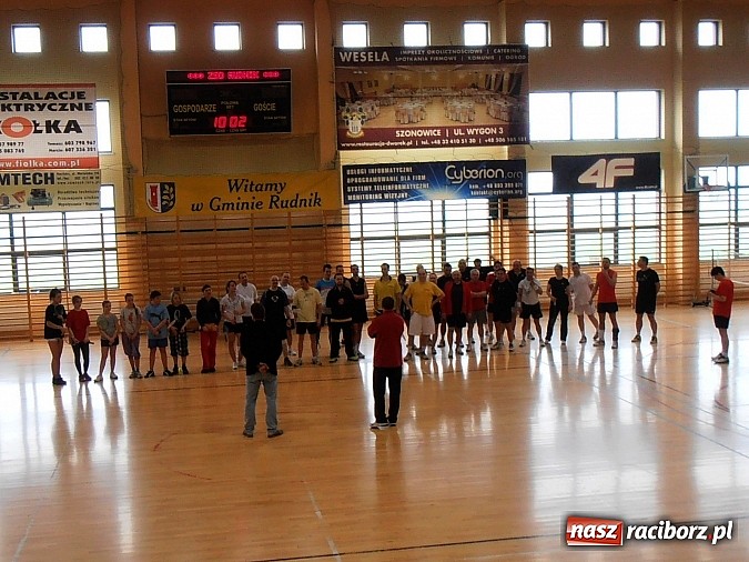 Zdjęcie w galerii na portalu naszraciborz.pl: Badminton amatorów wiadomości z regionu