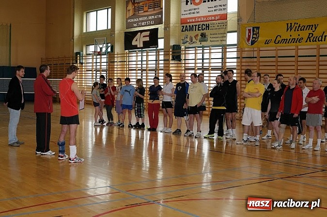 Zdjęcie w galerii na portalu naszraciborz.pl: Badminton amatorów wiadomości z regionu