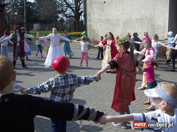 Zdjęcie w galerii na portalu naszraciborz.pl: Światowy Dzień Książki w Brzeziu wiadomości z regionu