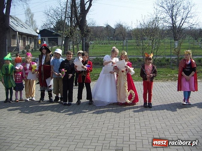 Zdjęcie w galerii na portalu naszraciborz.pl: Światowy Dzień Książki w Brzeziu wiadomości z regionu