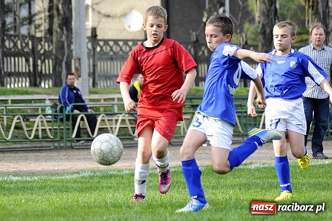 Zdjęcie w galerii na portalu naszraciborz.pl: Sześć goli przy Wyszyńskiego wiadomości z regionu
