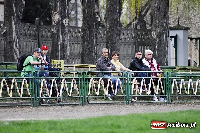 Zdjęcie w galerii na portalu naszraciborz.pl: Sześć goli przy Wyszyńskiego wiadomości z regionu