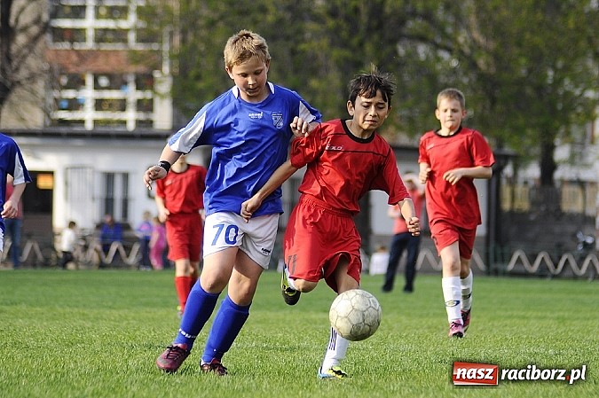 Zdjęcie w galerii na portalu naszraciborz.pl: Sześć goli przy Wyszyńskiego wiadomości z regionu