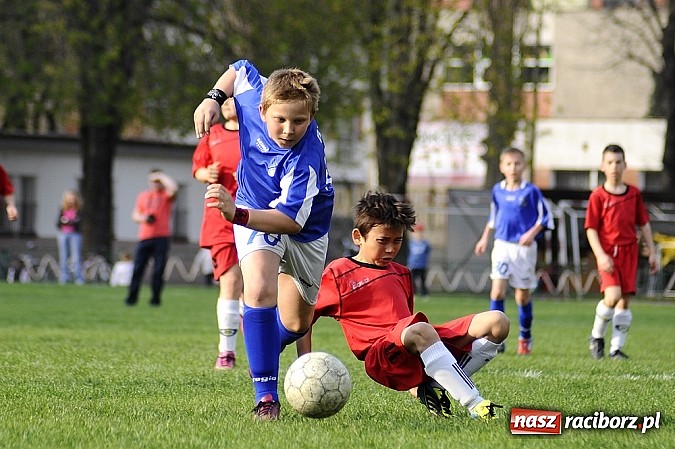 Zdjęcie w galerii na portalu naszraciborz.pl: Sześć goli przy Wyszyńskiego wiadomości z regionu