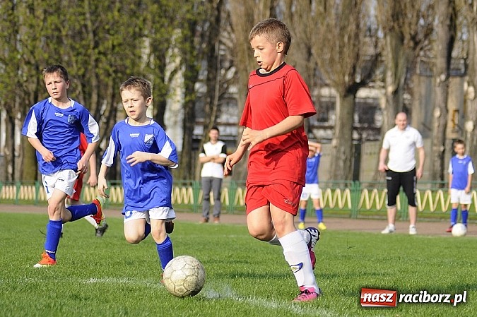 Zdjęcie w galerii na portalu naszraciborz.pl: Sześć goli przy Wyszyńskiego wiadomości z regionu