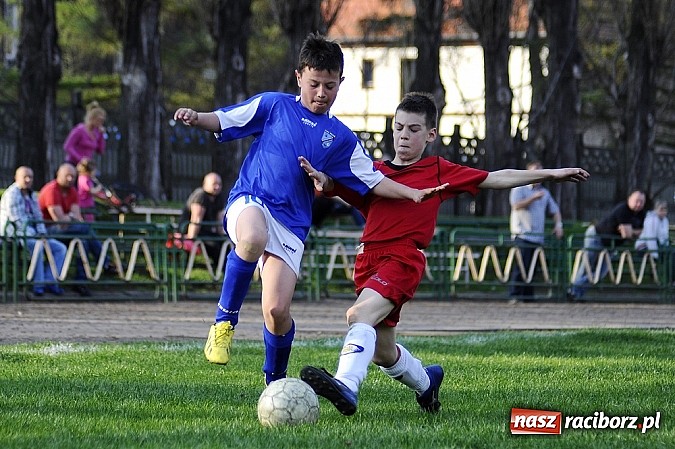 Zdjęcie w galerii na portalu naszraciborz.pl: Sześć goli przy Wyszyńskiego wiadomości z regionu