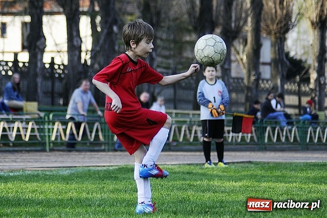 Zdjęcie w galerii na portalu naszraciborz.pl: Sześć goli przy Wyszyńskiego wiadomości z regionu