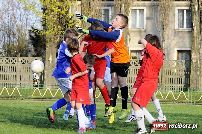 Zdjęcie w galerii na portalu naszraciborz.pl: Sześć goli przy Wyszyńskiego wiadomości z regionu