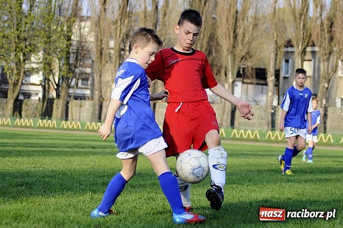 Zdjęcie w galerii na portalu naszraciborz.pl: Sześć goli przy Wyszyńskiego wiadomości z regionu