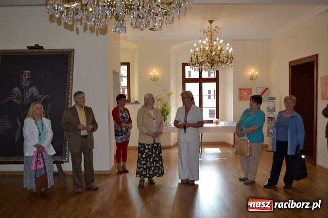 Zdjęcie w galerii na portalu naszraciborz.pl: Na zamku odbył się wernisaż wystawy Linia i kolor wiadomości z regionu