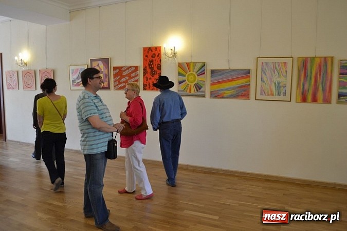 Zdjęcie w galerii na portalu naszraciborz.pl: Na zamku odbył się wernisaż wystawy Linia i kolor wiadomości z regionu