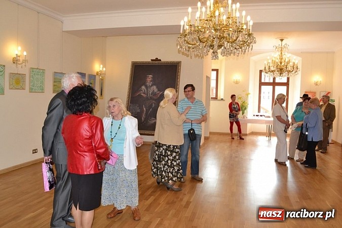 Zdjęcie w galerii na portalu naszraciborz.pl: Na zamku odbył się wernisaż wystawy Linia i kolor wiadomości z regionu