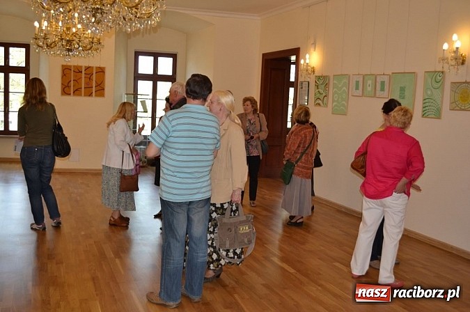 Zdjęcie w galerii na portalu naszraciborz.pl: Na zamku odbył się wernisaż wystawy Linia i kolor wiadomości z regionu