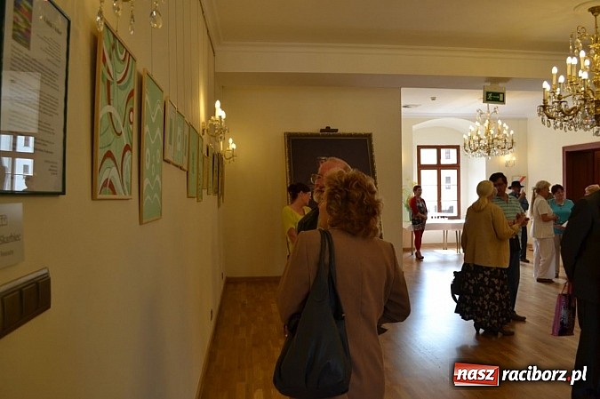 Zdjęcie w galerii na portalu naszraciborz.pl: Na zamku odbył się wernisaż wystawy Linia i kolor wiadomości z regionu