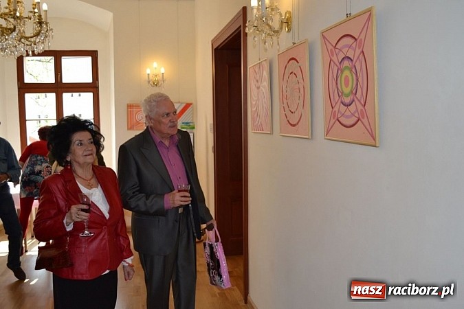 Zdjęcie w galerii na portalu naszraciborz.pl: Na zamku odbył się wernisaż wystawy Linia i kolor wiadomości z regionu
