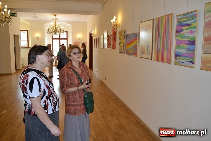 Zdjęcie w galerii na portalu naszraciborz.pl: Na zamku odbył się wernisaż wystawy Linia i kolor wiadomości z regionu