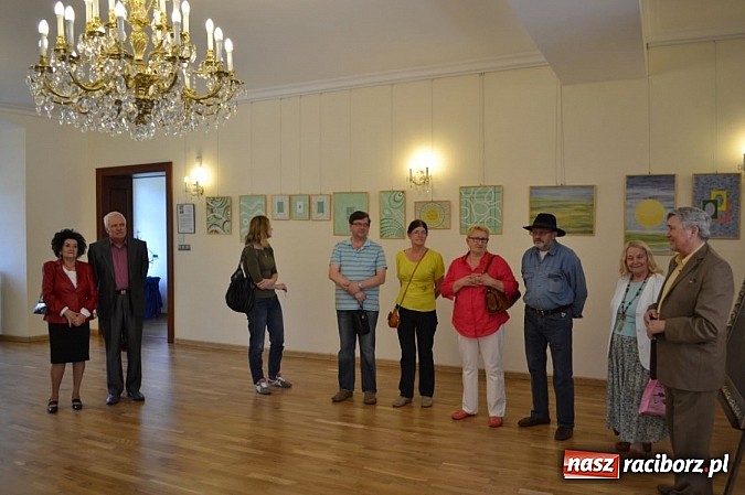 Zdjęcie w galerii na portalu naszraciborz.pl: Na zamku odbył się wernisaż wystawy Linia i kolor wiadomości z regionu