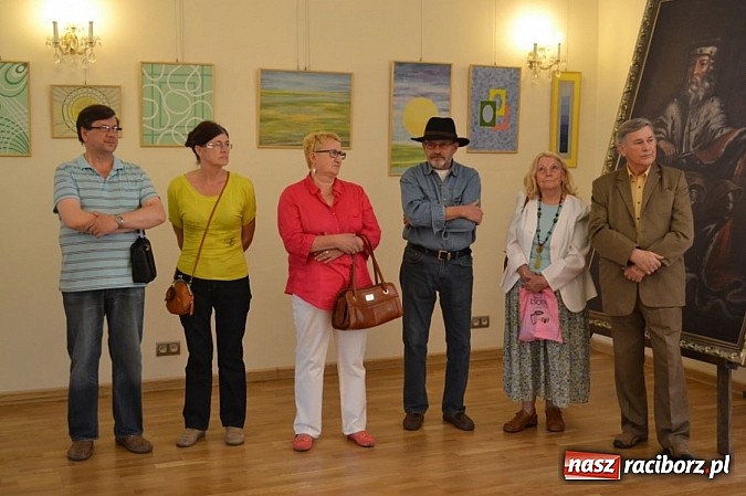 Zdjęcie w galerii na portalu naszraciborz.pl: Na zamku odbył się wernisaż wystawy Linia i kolor wiadomości z regionu