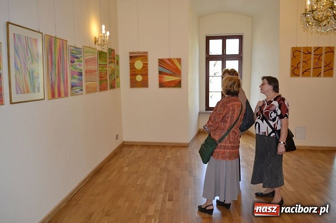 Zdjęcie w galerii na portalu naszraciborz.pl: Na zamku odbył się wernisaż wystawy Linia i kolor wiadomości z regionu
