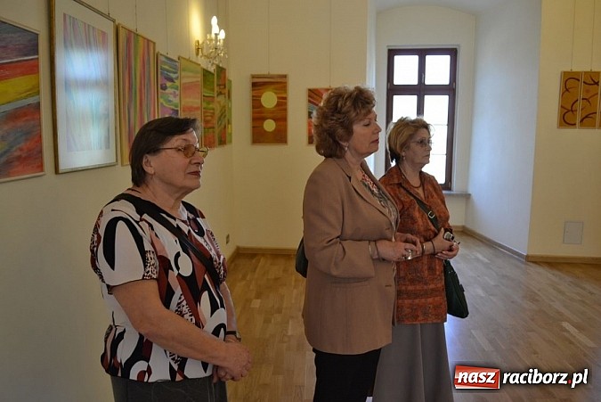 Zdjęcie w galerii na portalu naszraciborz.pl: Na zamku odbył się wernisaż wystawy Linia i kolor wiadomości z regionu