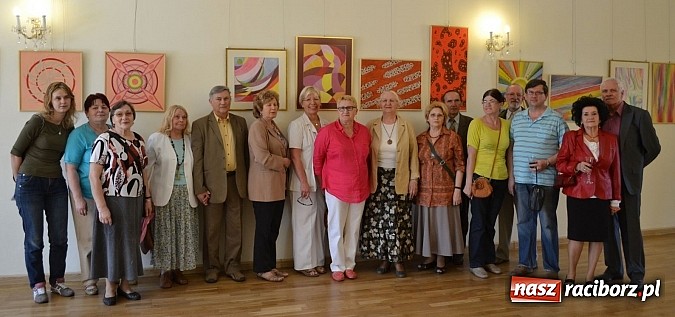 Zdjęcie w galerii na portalu naszraciborz.pl: Na zamku odbył się wernisaż wystawy Linia i kolor wiadomości z regionu