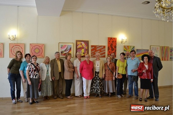 Zdjęcie w galerii na portalu naszraciborz.pl: Na zamku odbył się wernisaż wystawy Linia i kolor wiadomości z regionu