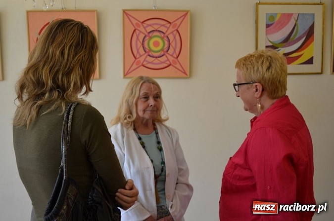 Zdjęcie w galerii na portalu naszraciborz.pl: Na zamku odbył się wernisaż wystawy Linia i kolor wiadomości z regionu