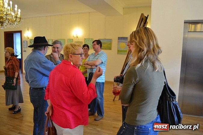 Zdjęcie w galerii na portalu naszraciborz.pl: Na zamku odbył się wernisaż wystawy Linia i kolor wiadomości z regionu