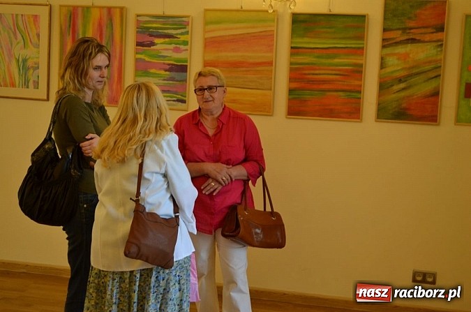 Zdjęcie w galerii na portalu naszraciborz.pl: Na zamku odbył się wernisaż wystawy Linia i kolor wiadomości z regionu