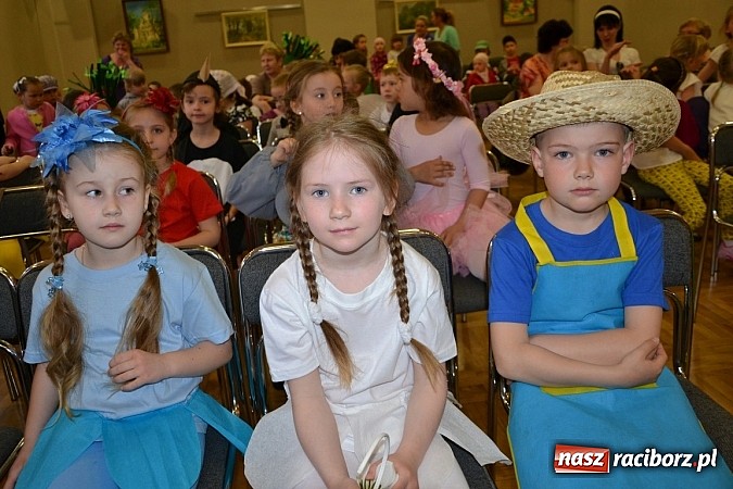 Zdjęcie w galerii na portalu naszraciborz.pl: Teatrzyki przedszkolne na przeglądzie w Tworkowie wiadomości z regionu