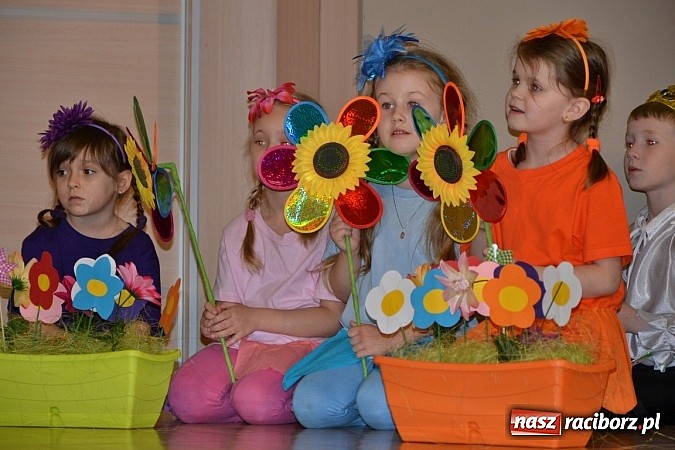 Zdjęcie w galerii na portalu naszraciborz.pl: Teatrzyki przedszkolne na przeglądzie w Tworkowie wiadomości z regionu
