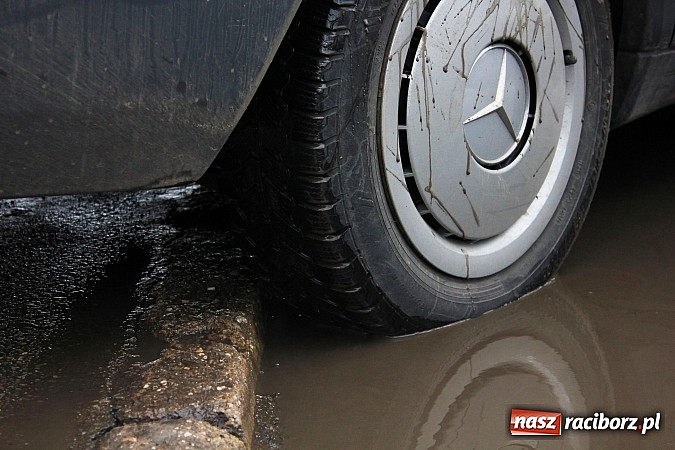 Zdjęcie w galerii na portalu naszraciborz.pl: Batalii o drogę ciąg dalszy. Mieszkańcy ulicy Ogrodowej w Wojnowicach  nie odpuszczają wiadomości z regionu