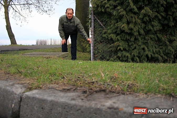 Zdjęcie w galerii na portalu naszraciborz.pl: Batalii o drogę ciąg dalszy. Mieszkańcy ulicy Ogrodowej w Wojnowicach  nie odpuszczają wiadomości z regionu