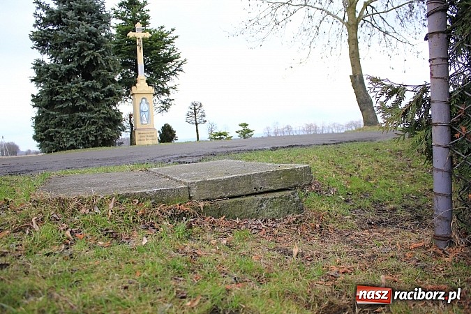 Zdjęcie w galerii na portalu naszraciborz.pl: Batalii o drogę ciąg dalszy. Mieszkańcy ulicy Ogrodowej w Wojnowicach  nie odpuszczają wiadomości z regionu